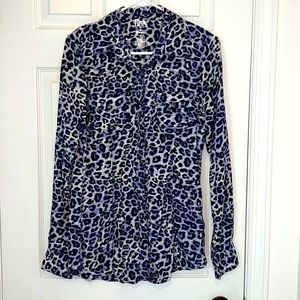 Women’s long sleeve Rock 47 by Wrangler button up shirt.